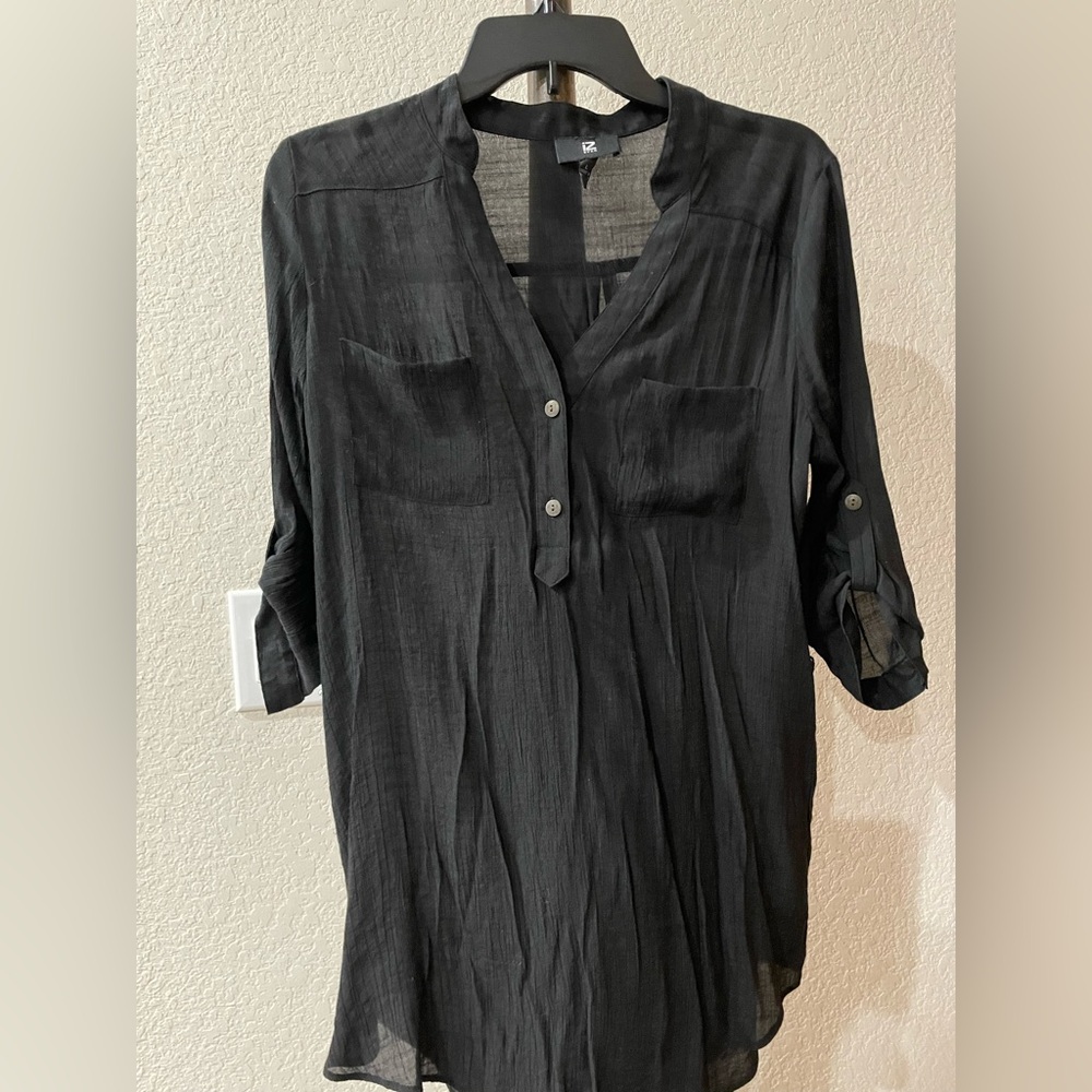 🦋 Iz Byer Black Semi Sheer Blouse w roll tab sleeves shirt tail Gently Used SZ L